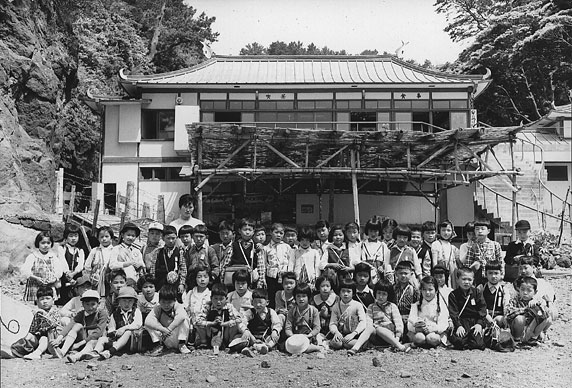 School outing to a restaurant/tea shop, late spring