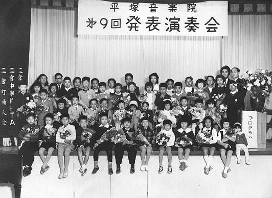 group photo, violin concert Hiratsuka Music Institute, 9th Public Concert.