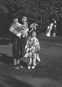 Mother with my sisters at Shinto shrine for 3-5-7 Celebration.